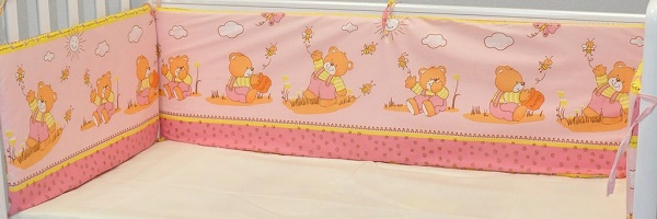 Защитный бортик в кроватку Евротек Мишка и Пчелка - розовый