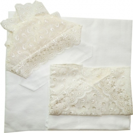 Комплект на выписку 6 предметов распашонка и чепчик шитьевой - описание